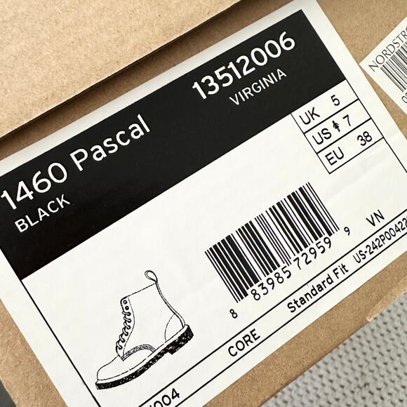 Doc Martens 1460 Pascal Black Leather Virginia Lace Up 8 Eyelet Boots 7 w/ Box - Picture 10 of 10